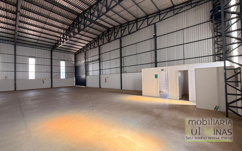 Galpão para Locação em CambuíMG – 740 m² de área construída pátio COD2354 (11)