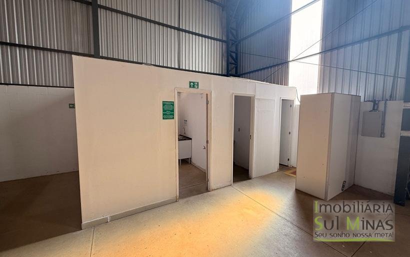 Galpão para Locação em CambuíMG – 740 m² de área construída pátio COD2354 (12)