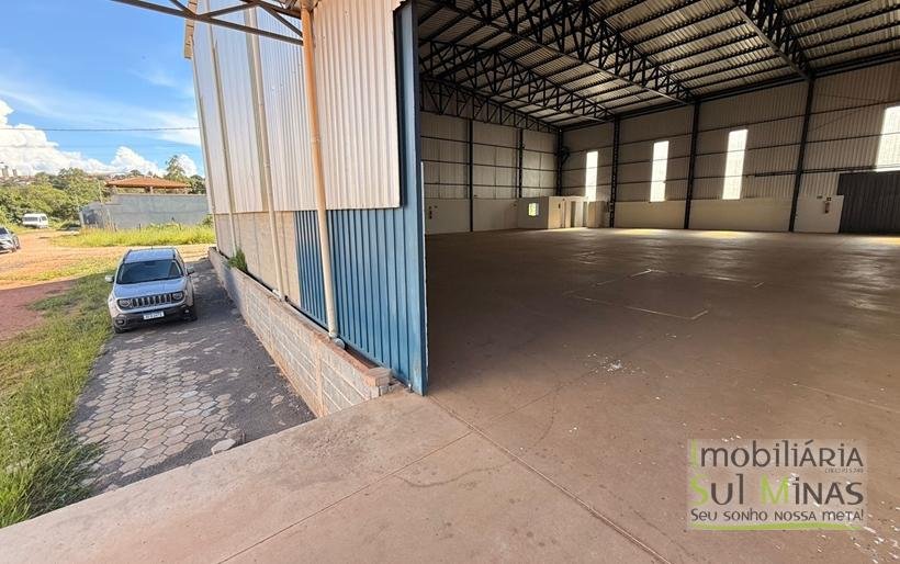 Galpão para Locação em CambuíMG – 740 m² de área construída pátio COD2354 (2)