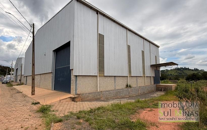 Galpão para Locação em CambuíMG – 740 m² de área construída pátio COD2354 (2)