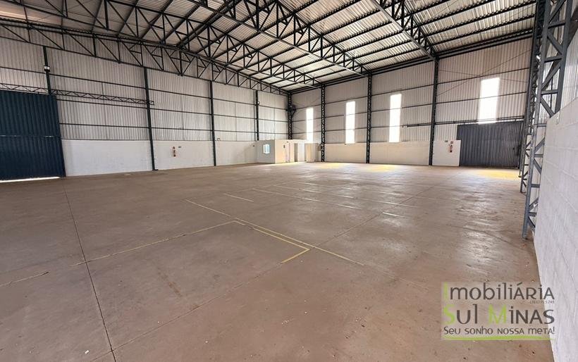 Galpão para Locação em CambuíMG – 740 m² de área construída pátio COD2354 (4)