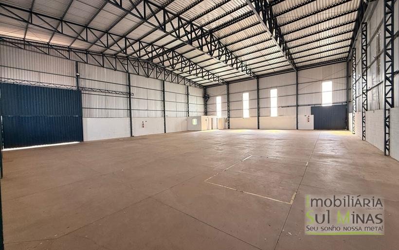 Galpão para Locação em CambuíMG – 740 m² de área construída pátio COD2354 (8)