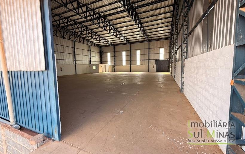Galpão para Locação em CambuíMG – 740 m² de área construída pátio COD2354 (9)