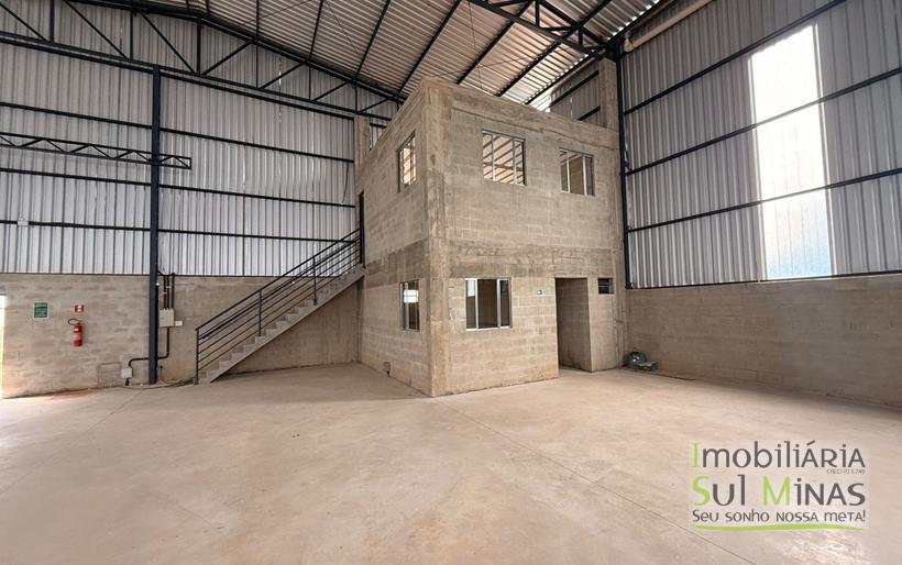 Galpão para Locação em CambuíMG – com área total de 665 m COD2229 (13)