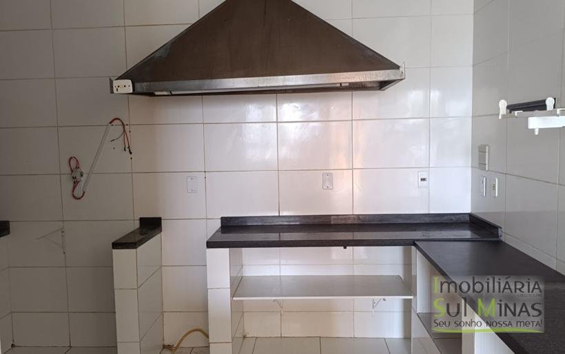 Ponto Comercial Com Coifa Para Locação no Centro de Cambuí MG COD2350 (2)