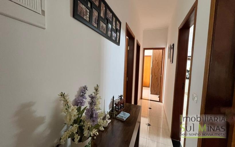 Casa Plana à Venda em Córrego do Bom Jesus em Excelente Bairro! (14) COD2393