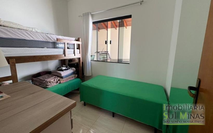 Casa Plana à Venda em Córrego do Bom Jesus em Excelente Bairro! (15) COD2393