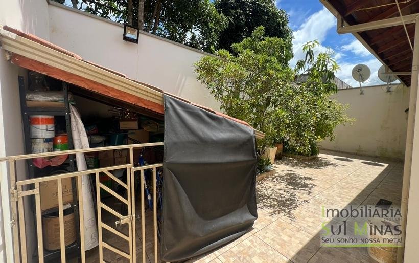 Casa Plana à Venda em Córrego do Bom Jesus em Excelente Bairro! (23) COD2393