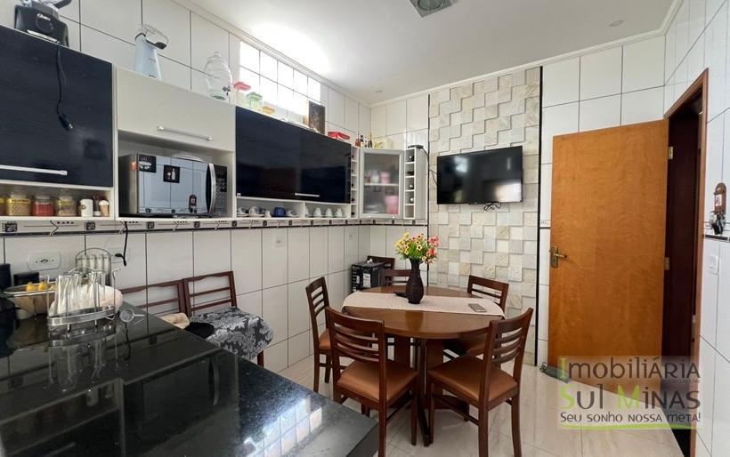 Casa Plana à Venda em Córrego do Bom Jesus em Excelente Bairro! (27) COD2393