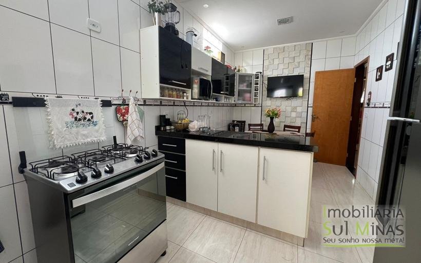 Casa Plana à Venda em Córrego do Bom Jesus em Excelente Bairro! (28) COD2393