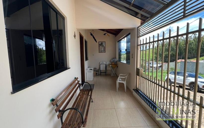 Casa Plana à Venda em Córrego do Bom Jesus em Excelente Bairro! (31) COD2393