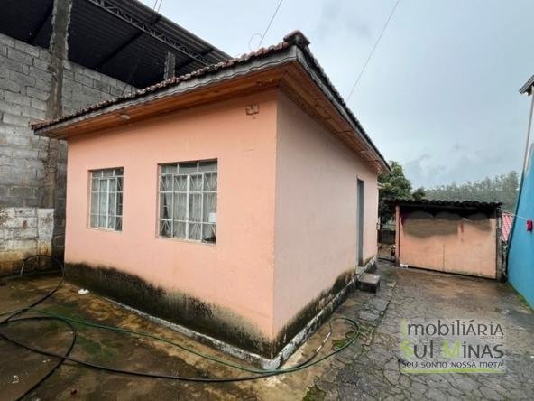 Casa com Quintal Amplo À Venda em Cambuí MG COD2384 (10)