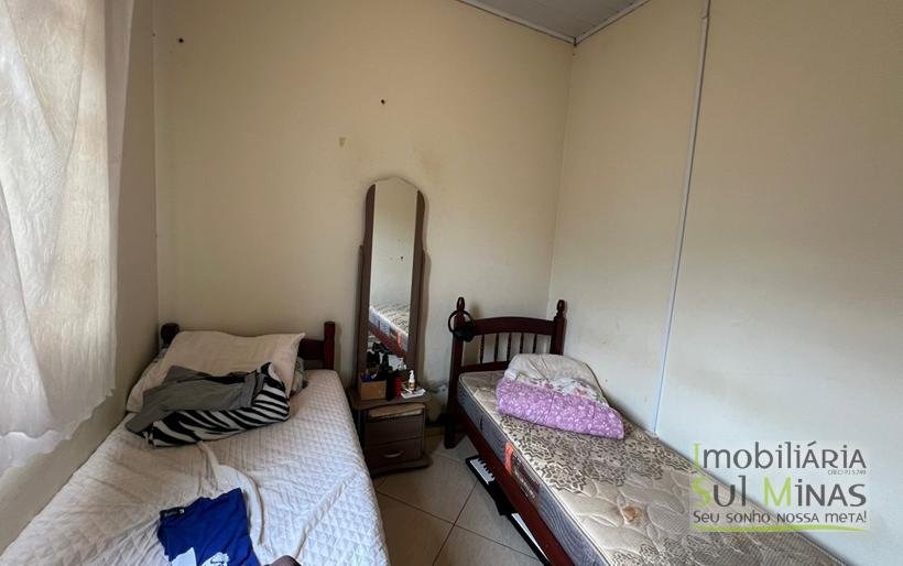 Casa com Quintal Amplo À Venda em Cambuí MG COD2384 (3)