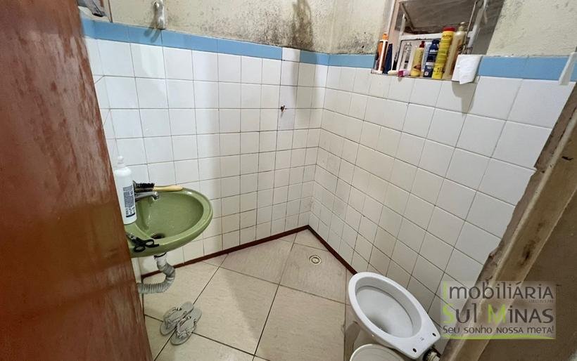 Casa com Quintal Amplo À Venda em Cambuí MG COD2384 (6)