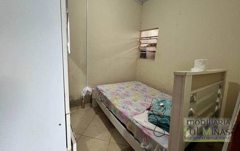 Casa com Quintal Amplo À Venda em Cambuí MG COD2384 (8)