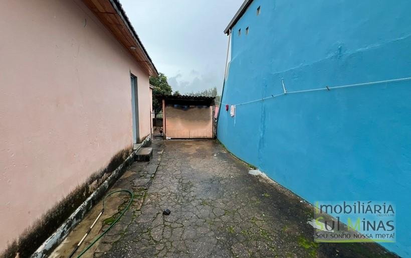 Casa com Quintal Amplo À Venda em Cambuí MG COD2384