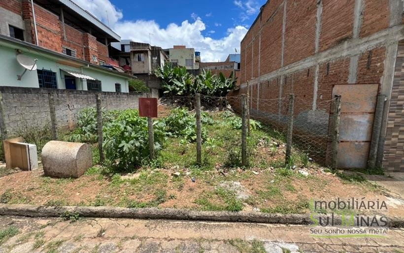 Lote de 200m ² a 700 metros do Centro À Venda em Cambuí MG COD2382 (1)