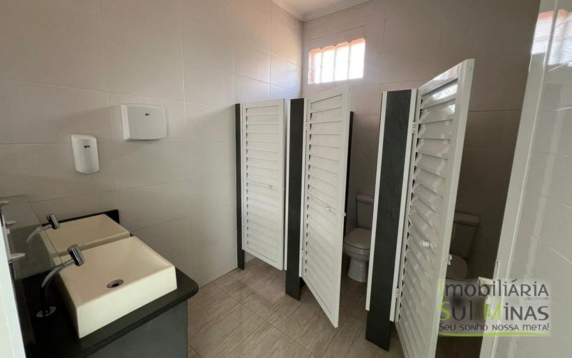 Prédio Comercial com Ótima Estrutura à Venda em Cambuí MG (22)