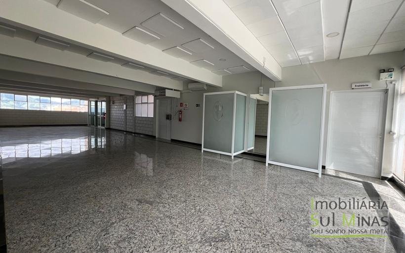 Prédio Comercial com Ótima Estrutura à Venda em Cambuí MG (31)