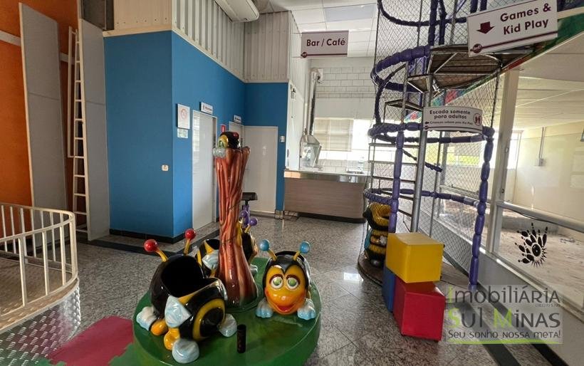 Prédio Comercial com Ótima Estrutura à Venda em Cambuí MG (4)