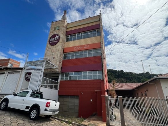 Prédio Comercial com Ótima Estrutura à Venda em Cambuí MG (8)