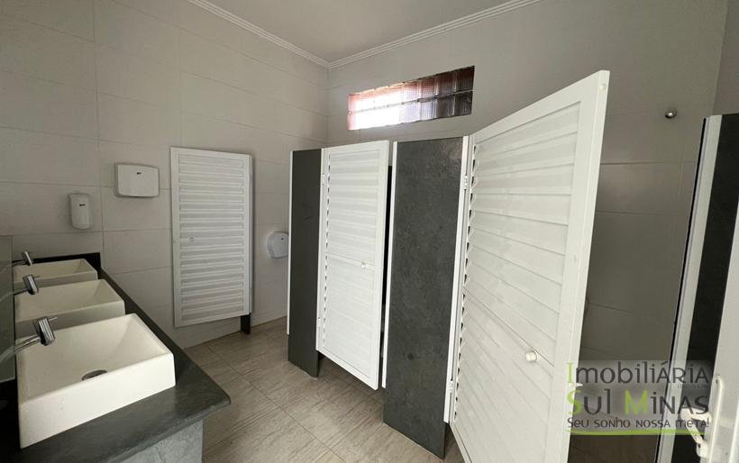 Prédio Comercial com Salão para Locação em Cambuí MG (29)