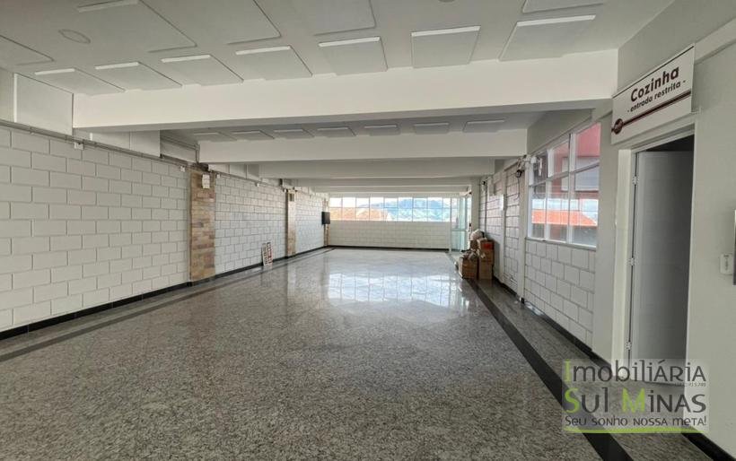 Prédio Comercial com Salão para Locação em Cambuí MG (32)