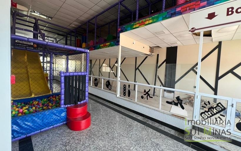 Prédio Comercial com Salão para Locação em Cambuí MG (7)