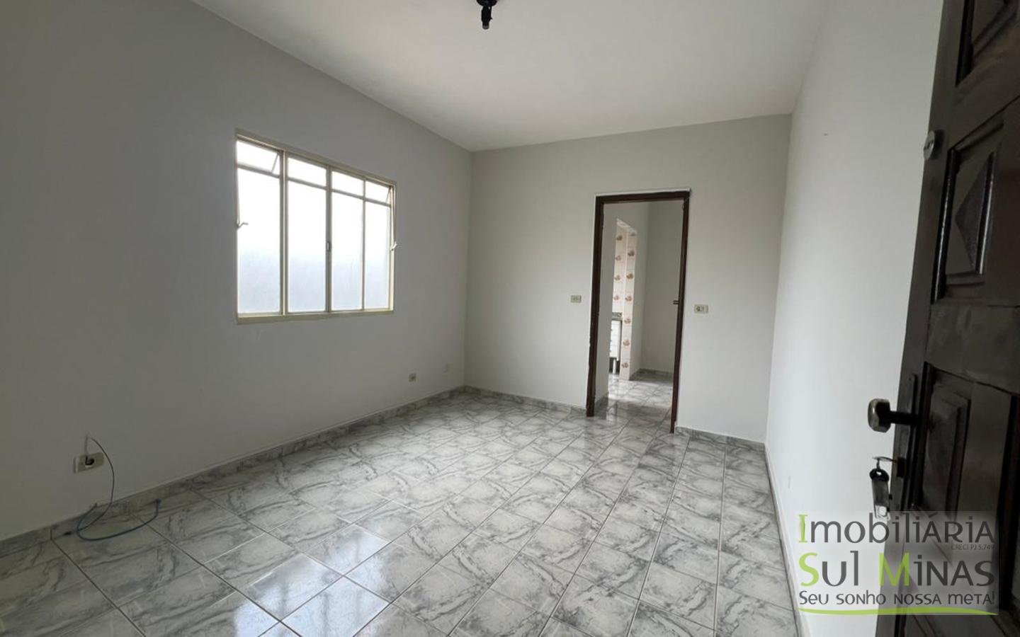 Apartamento Para Locação a apenas 200 metros do Centro CambuíMG cod2406 (2)