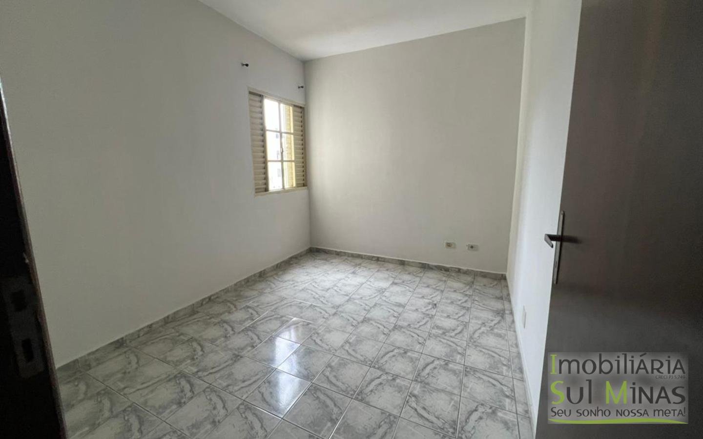 Apartamento Para Locação a apenas 200 metros do Centro CambuíMG cod2406 (3)