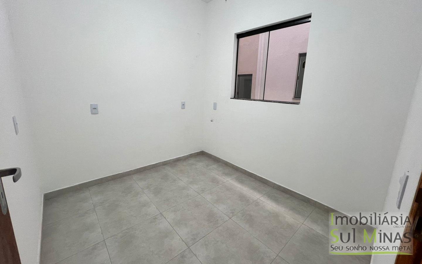 Apartamento Semi Novo à Venda em Cambuí MG– Conforto cod2423 (1)