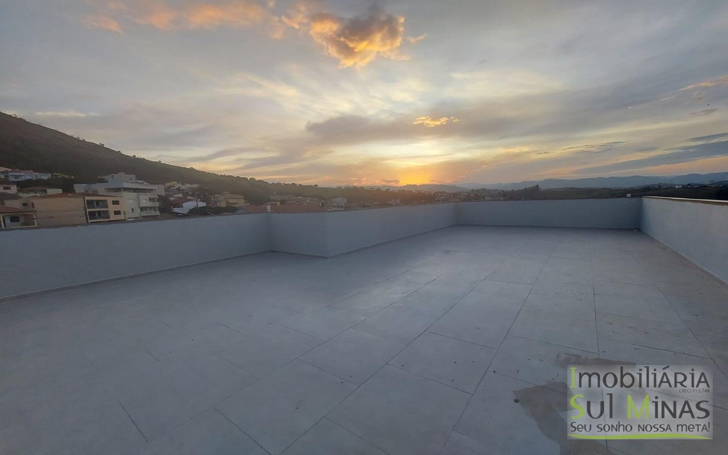 Apartamento com Terraço Individual a Venda em Cambuí MG (1)