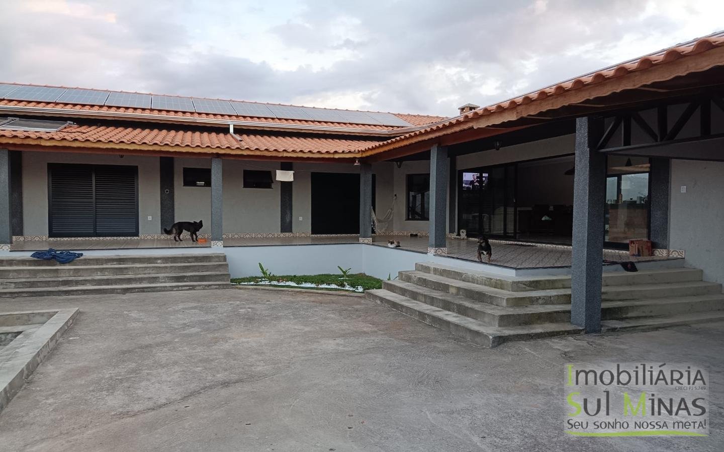 Casa Moderna de Alto Padrão a Venda em Cambuí MG Cód. 1704 (32)