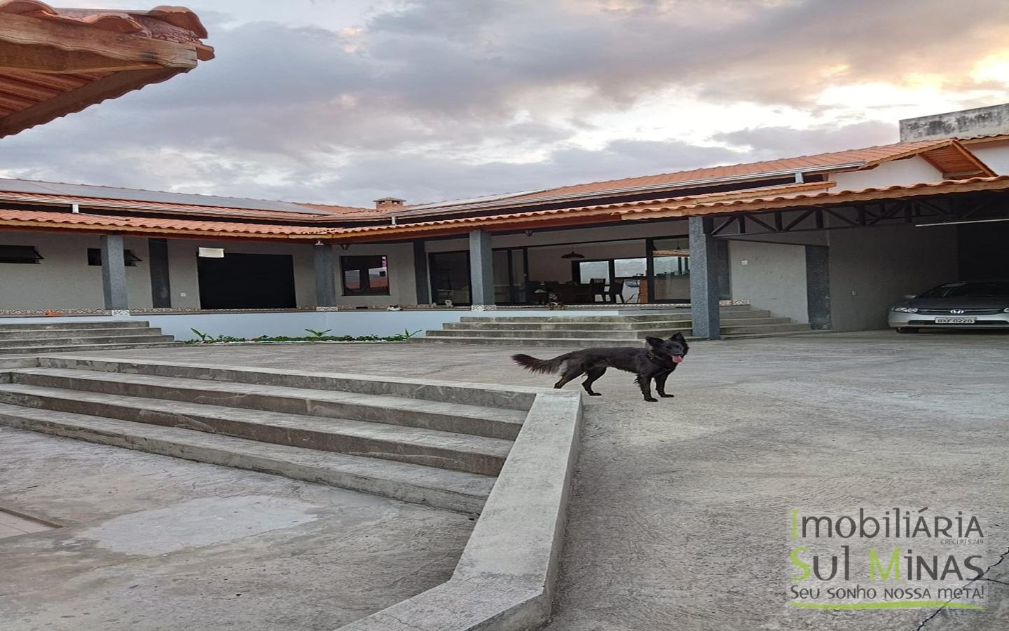 Casa Moderna de Alto Padrão a Venda em Cambuí MG Cód. 1704 (36)