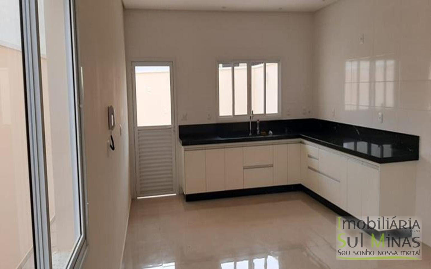 Casa Nova a Venda em Cambuí MG Cód. 1452 (9)