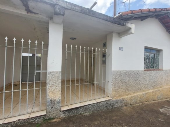 Casa a Venda em Cambuí MG com 2 Moradas Independentes Cód. 1647 (10)