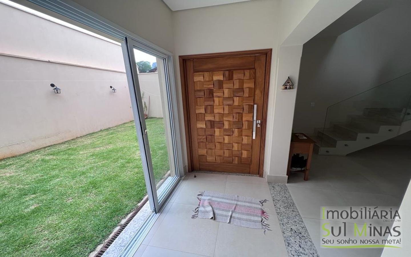 Casa a venda em Cambuí Mg com 202 m2 de construção sendo 150 m2 de lote Cod. 1399 (5)