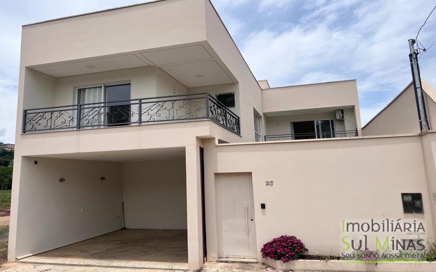 Casa a venda em Cambuí Mg com 202 m2 de construção sendo 150 m2 de lote Cod. 1399 (8)