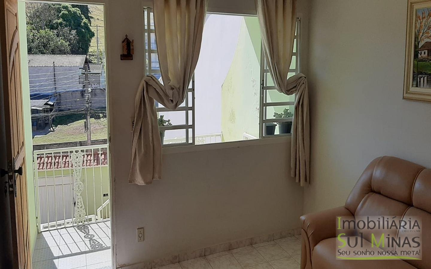 Casa com 4 Dormitórios a Venda no Centro de Cambuí MG Cód. 1505 (10)