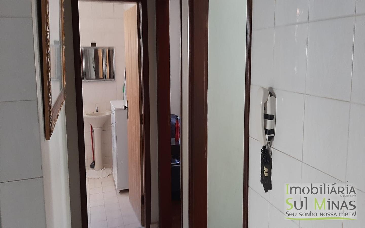 Casa com 4 Dormitórios a Venda no Centro de Cambuí MG Cód. 1505 (2)