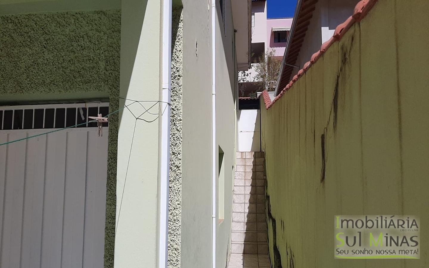 Casa com 4 Dormitórios a Venda no Centro de Cambuí MG Cód. 1505 (22)