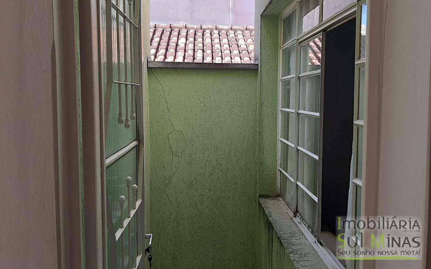 Casa com 4 Dormitórios a Venda no Centro de Cambuí MG Cód. 1505 (30)