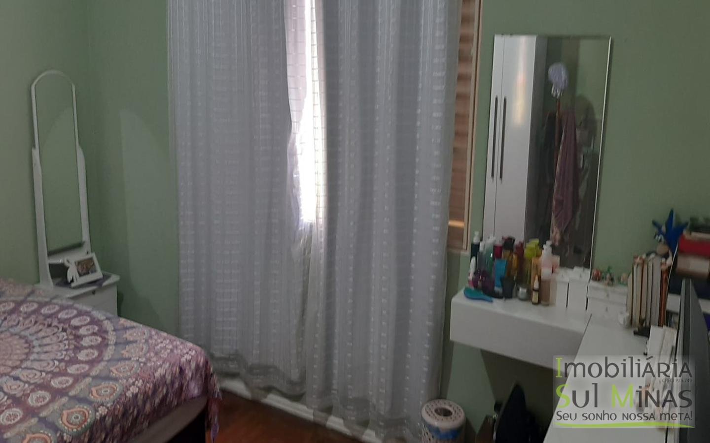 Casa com 4 Dormitórios a Venda no Centro de Cambuí MG Cód. 1505 (32)