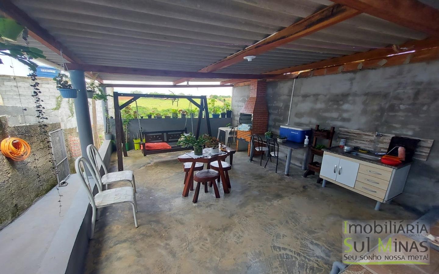 Casa com Churrasqueira em Lote de 125m² a Venda em Cambuí MG Cod. 1820 (17)