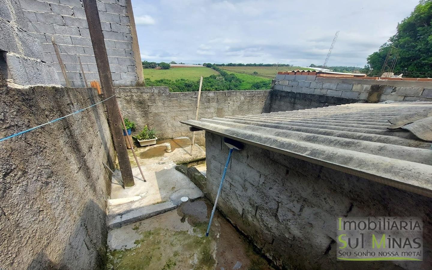 Casa com Churrasqueira em Lote de 125m² a Venda em Cambuí MG Cod. 1820 (6)