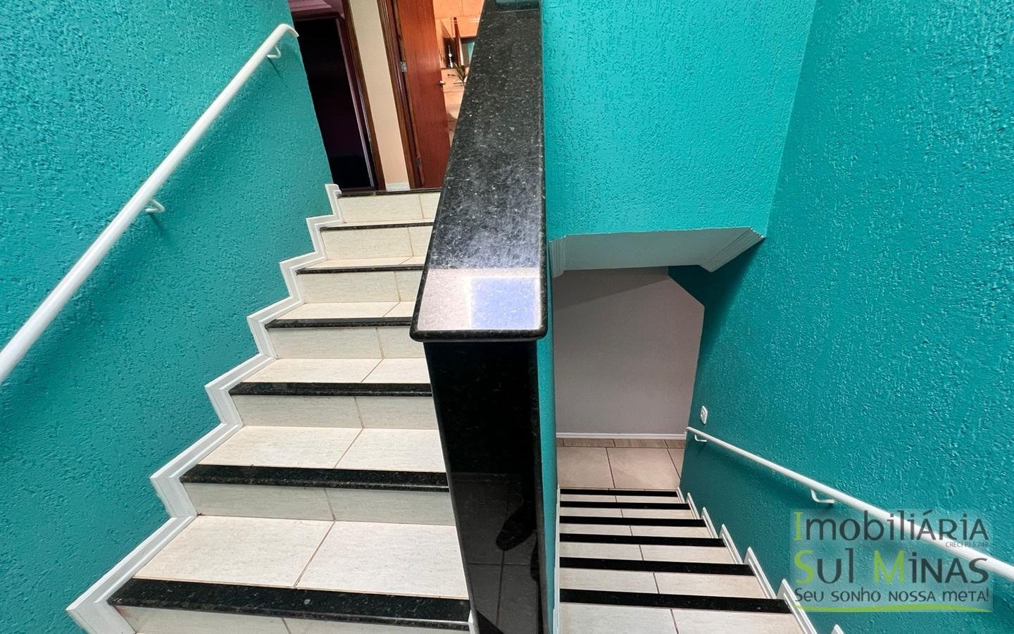 Casa com Linda Vista da Cidade à Venda em Cambuí MG Cod. 1920 (12)