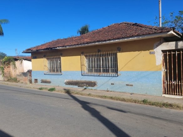 Casa com Lote de 1000 m² e Ótima Localização a Venda em Cambuí MG Cód, 1697 (6)
