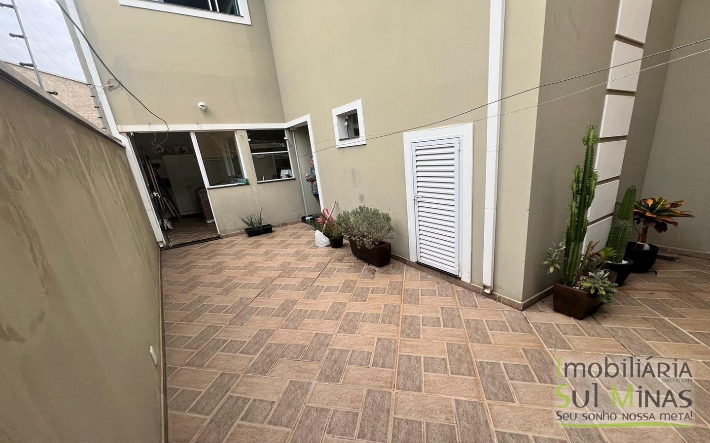 Casa com Ótimo Padrão a Venda em Cambuí MG Cód. 1851 (33)