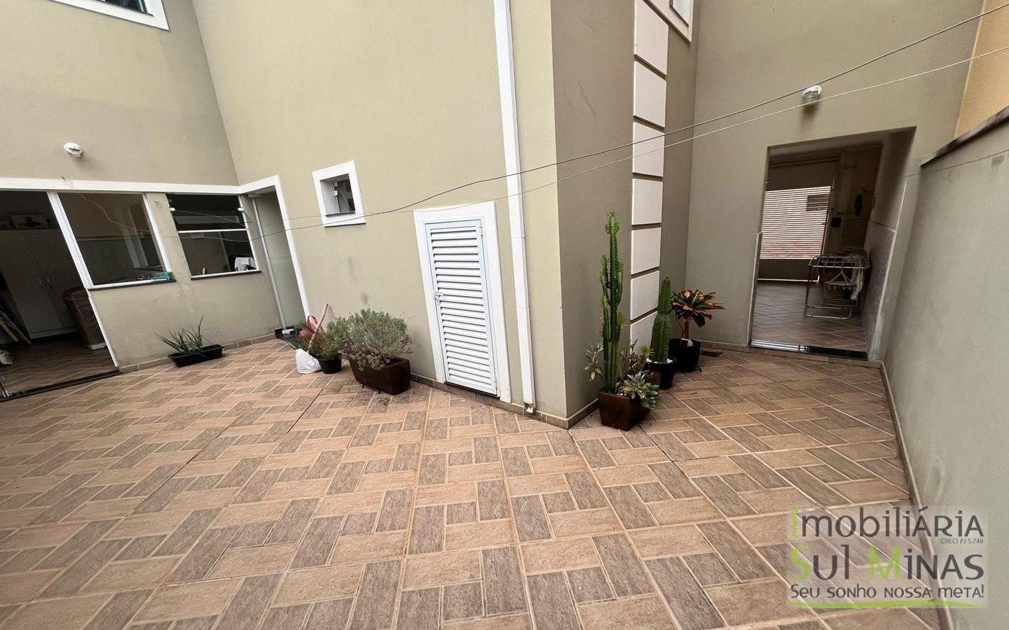 Casa com Ótimo Padrão a Venda em Cambuí MG Cód. 1851 (34)