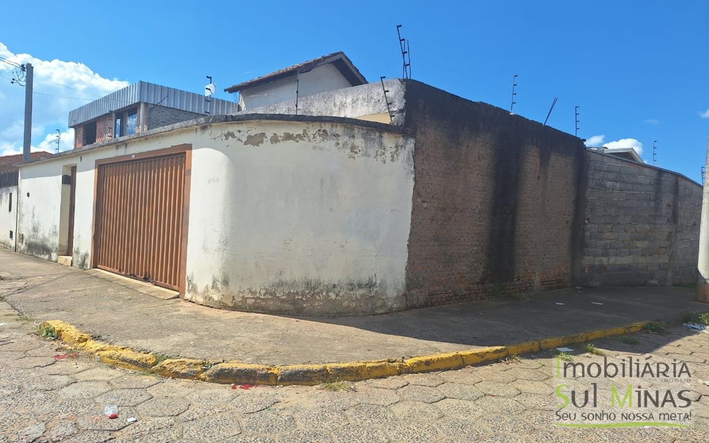 Casa com Piscina a venda Próxima ao Centro Cambuí MG Cod. 1949 (5)